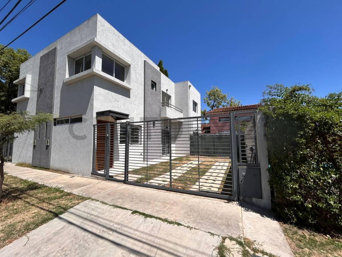 Foto de VENTA PH EN CASTELAR SUR 3 AMBIENTES A ESTRENAR C/PATIO Y ESPACIO, imagen 1
