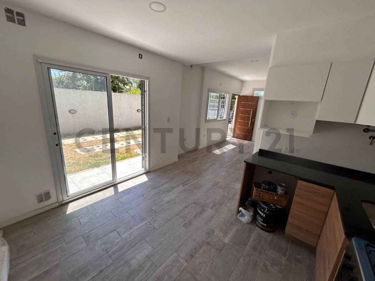 Foto de VENTA PH EN CASTELAR SUR 3 AMBIENTES A ESTRENAR C/PATIO Y ESPACIO, imagen 5
