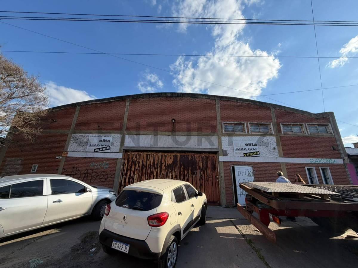 Foto de Galpón venta Tapiales 1300 mts2, imagen 2