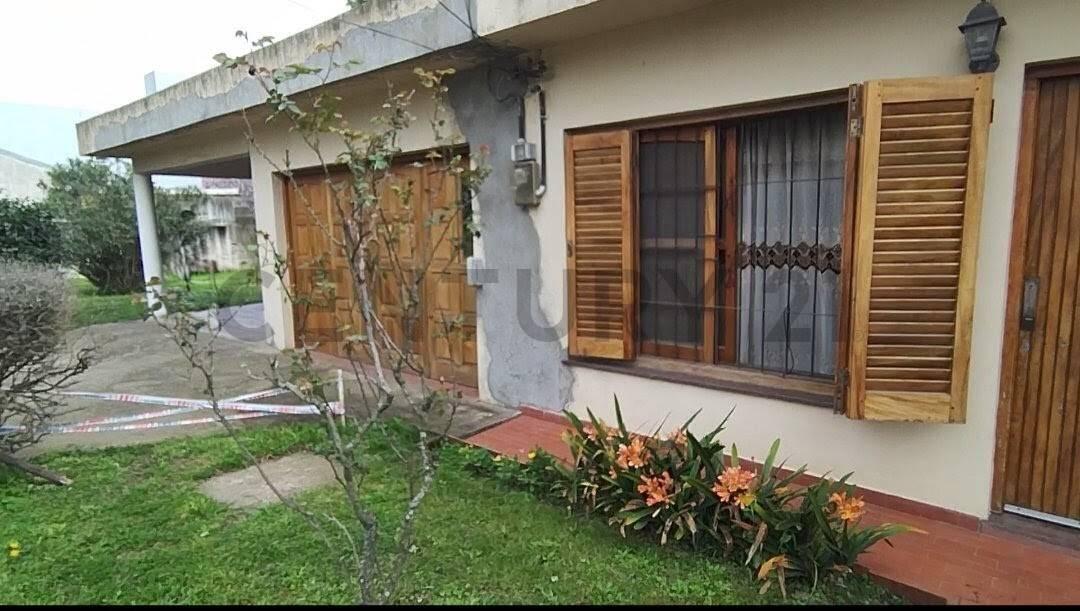 Foto de Casa 5 ambientes con quincho y parrilla - Suipacha 246, Bosques, imagen 1