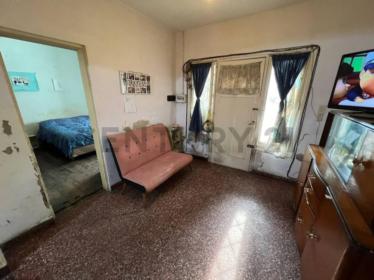 Foto de VENTA EN BLOQUE CASA DE 4 AMBIENTES Y DEPTO MONOAMBIENTE CASTELAR SUR, imagen 2