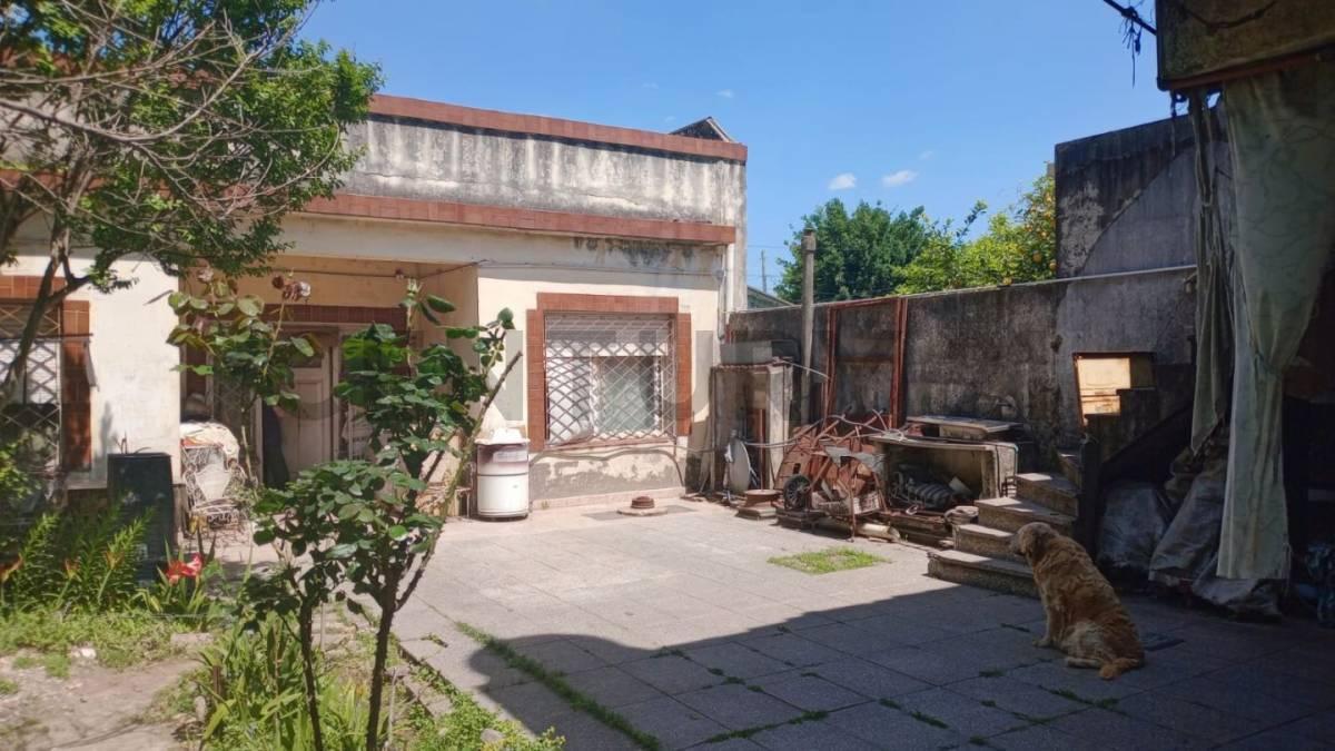 Foto de VENTA EN BLOQUE CASA DE 4 AMBIENTES Y DEPTO MONOAMBIENTE CASTELAR SUR, imagen 1