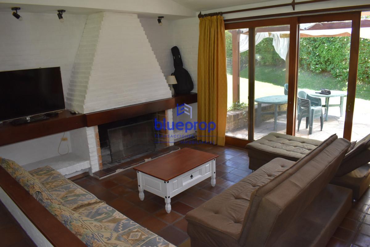 Venta de Casa en Punta del Este - Construcción Tradicional en Una Planta.