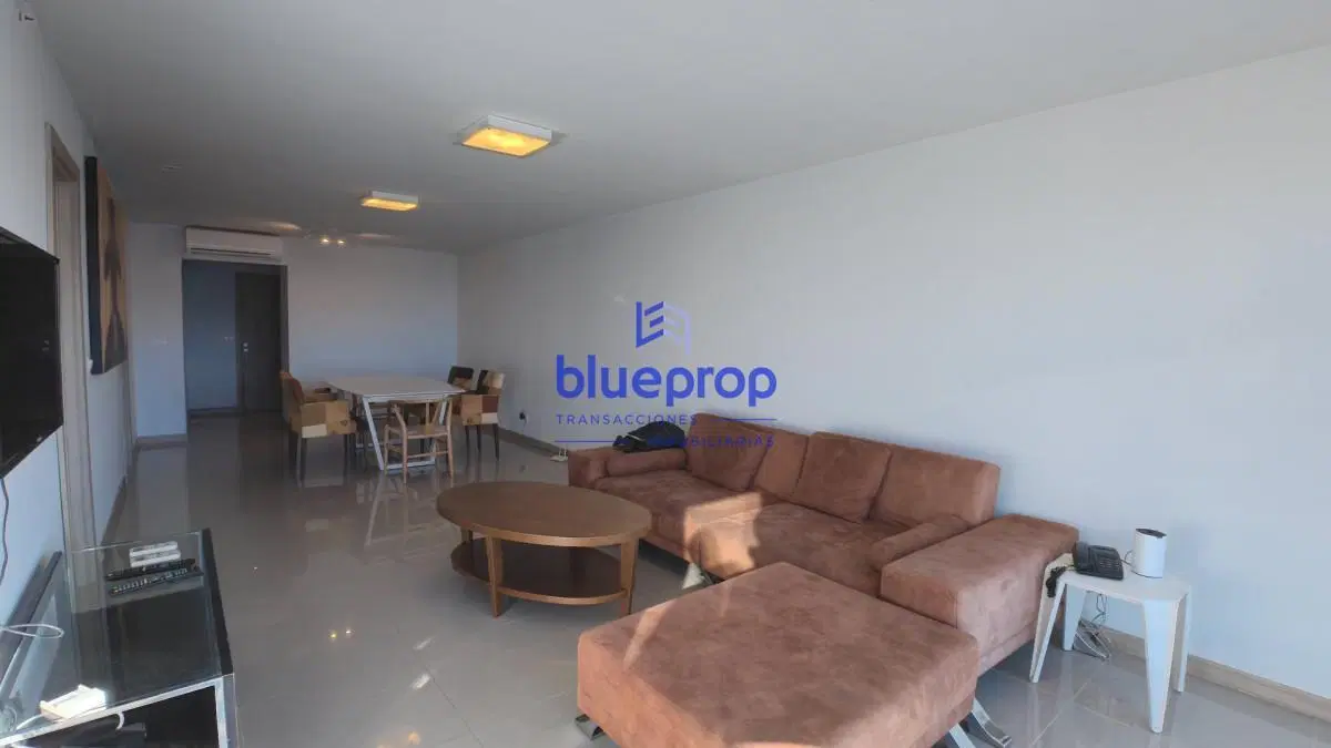 Venta en la Brava: 2 dormitorios en suite a pasos de la playa y con acceso rápido a toda la ciudad. 4