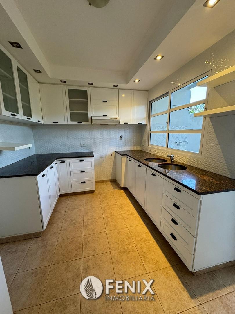 CF1113 - CASA EN VENTA B° PANAMBÍ
