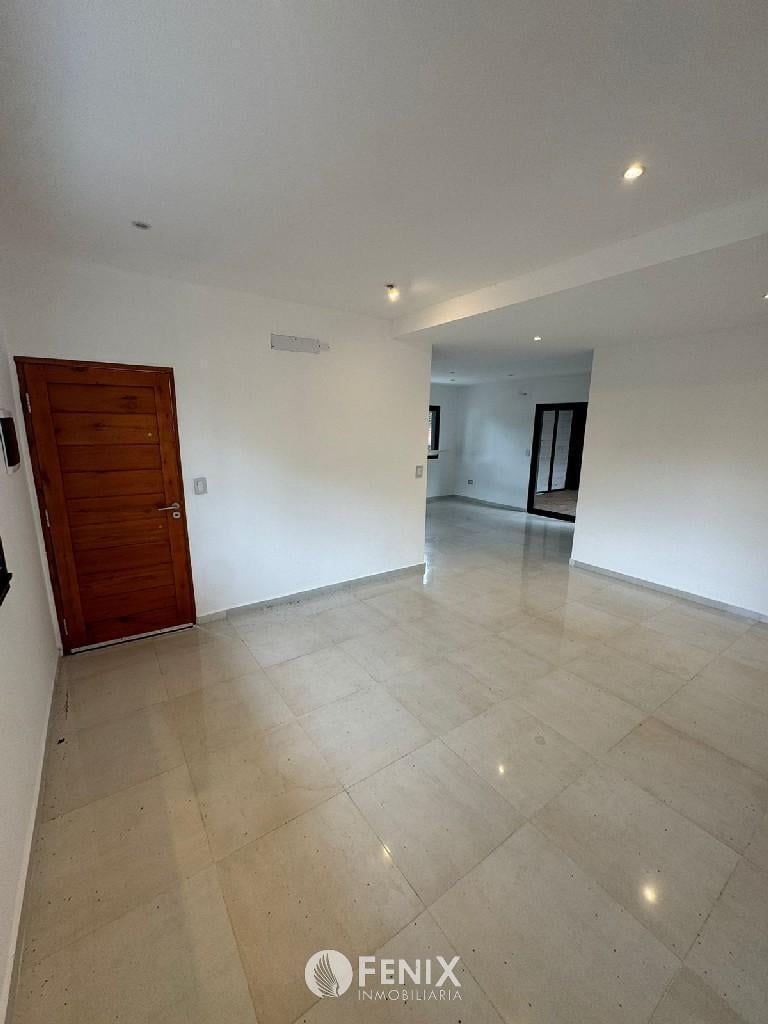 Foto de CF1179 - DUPLEX EN VENTA - 3 DORMITORIOS - AV. COSTANERA Y AV. MAIPÚ, imagen 2