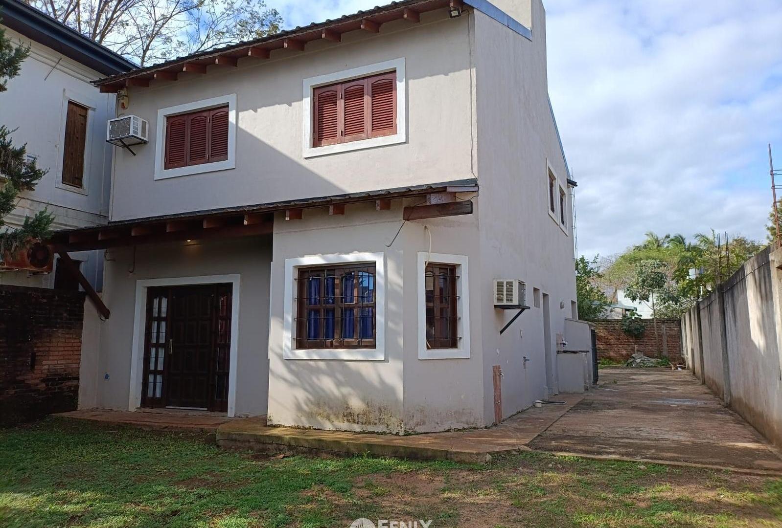CF1316 - CASA EN VENTA - 5 DORMITORIOS - BARRIO JARDÍN