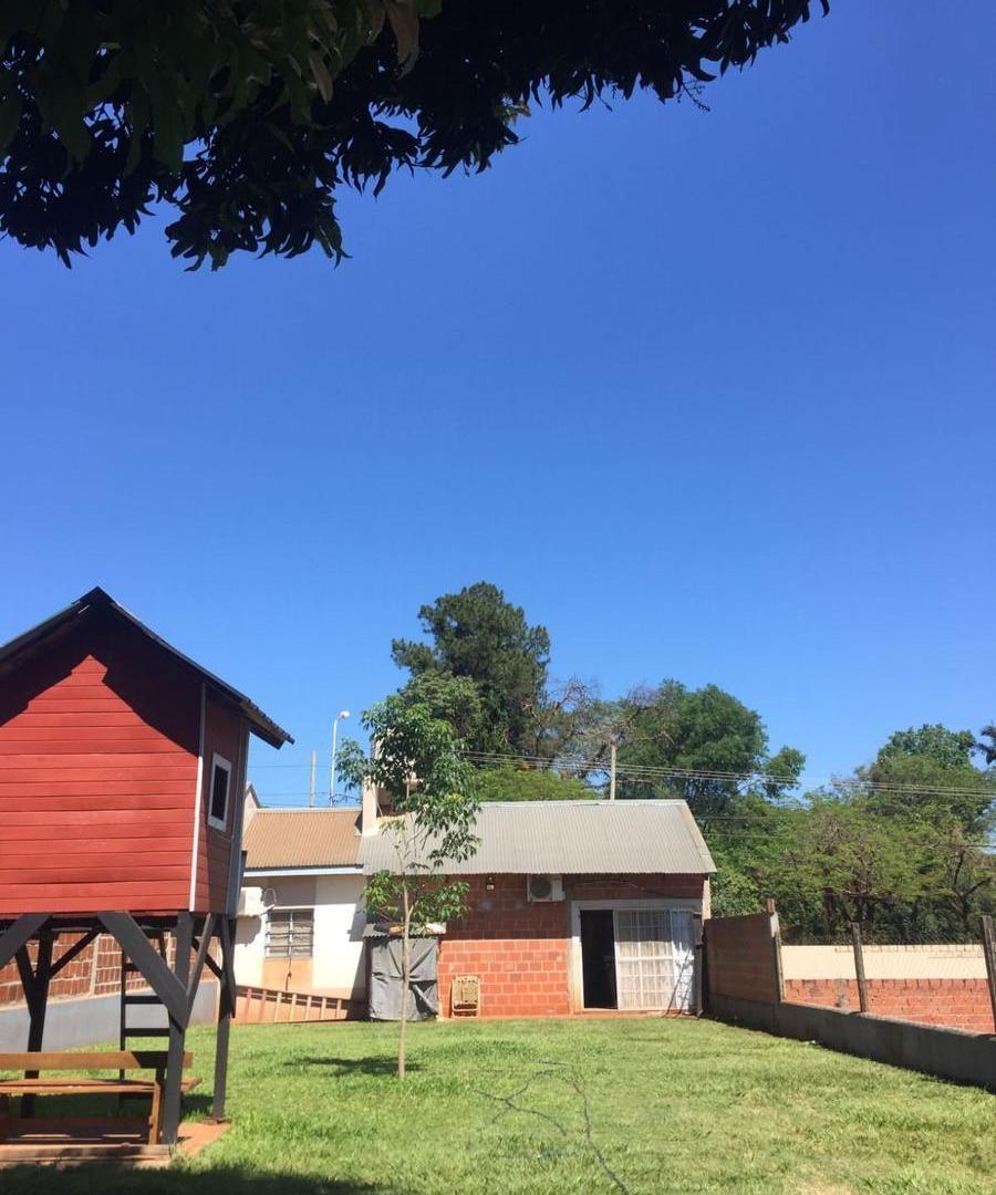 CF1332 - CASA CON AMPLIO TERRENO EN VENTA - 2 DORMITORIOS - ZONA BARRIO PANAMBÍ