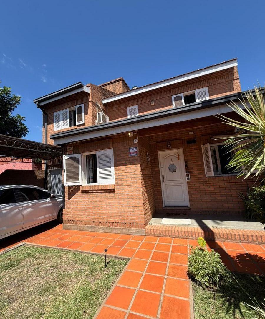 CF1336 - CASA EN VENTA - 3 DORMITORIOS - AV. STA. CATALINA Y LÓPEZ Y PLANES