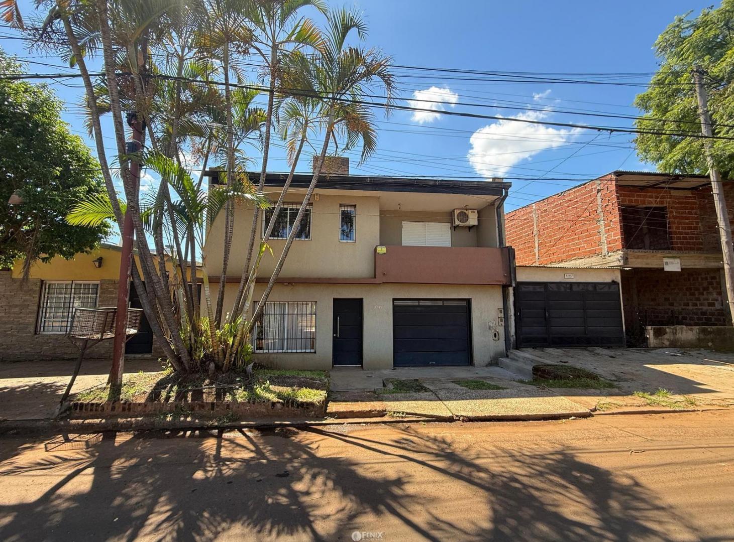 CF1353 - CASA EN VENTA A MINUTOS DEL CENTRO - 4 DORMITORIOS - AV. SAN MARTÍN Y LÓPEZ Y PLANES