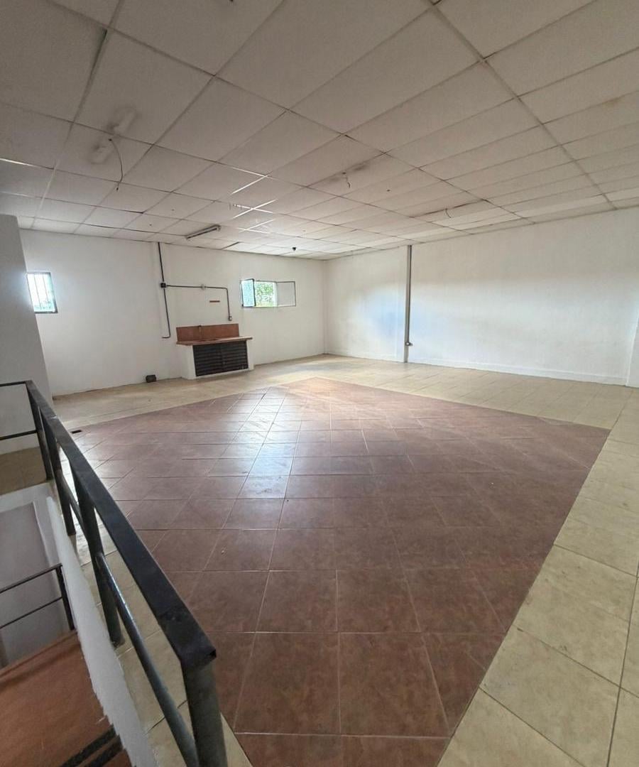 Foto de LCF A188 - LOCAL COMERCIAL - 680m2 - AV. RADEMACHER Y CABRED, imagen 4