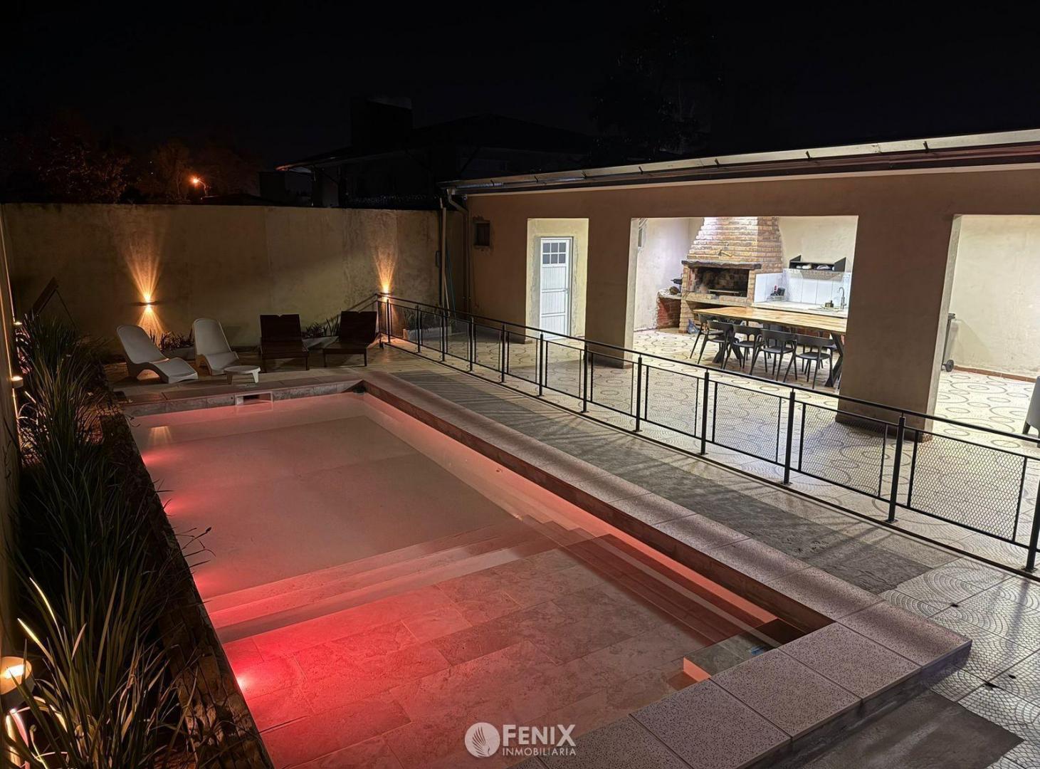 CF1372 - CASA - 4 DORMITORIOS - BARRIO DEL LAGO