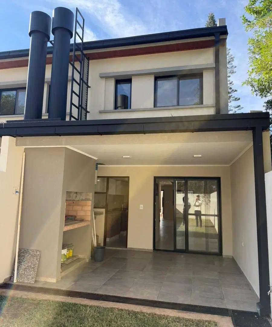CF1376 - CASA - 2 DORMITORIOS - AV. CENTENARIO Y KOLPING 3