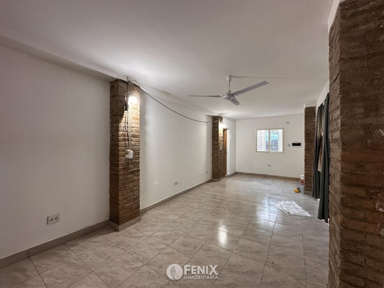 LCF A194 - LOCAL COMERCIAL/OFICINA - BARRIO PRATT, ITAEMBÉ MINÍ