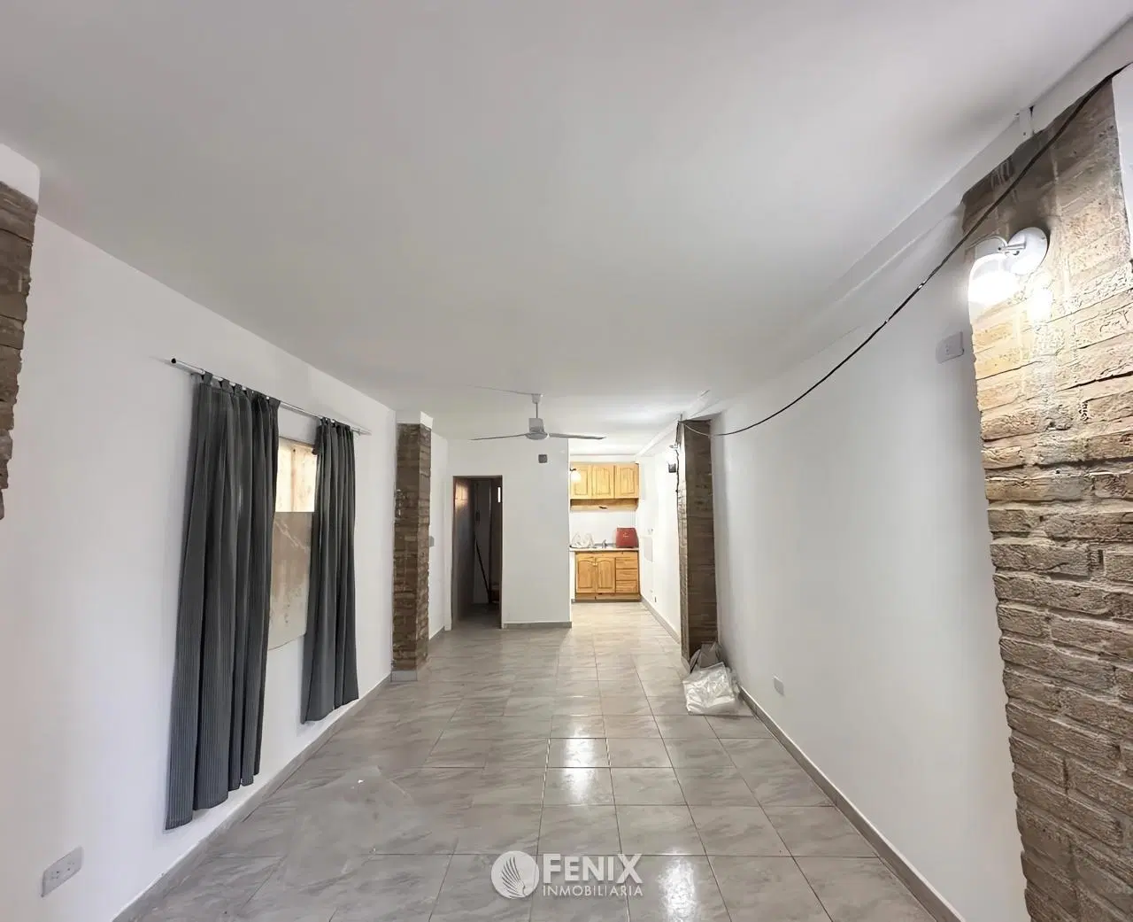 LCF A194 - LOCAL COMERCIAL/OFICINA - BARRIO PRATT, ITAEMBÉ MINÍ 5