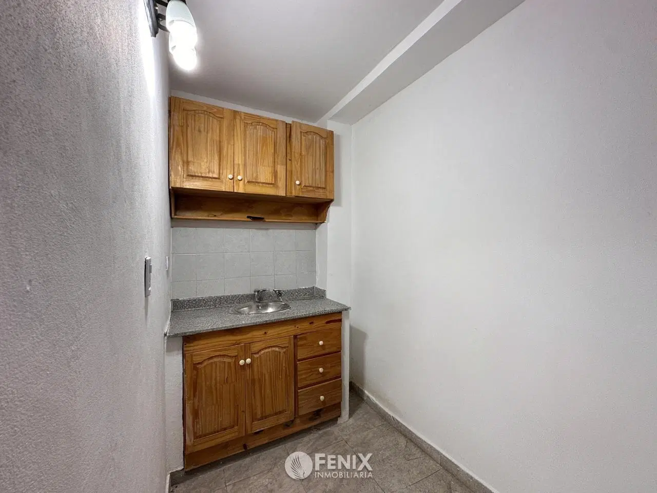 LCF A194 - LOCAL COMERCIAL/OFICINA - BARRIO PRATT, ITAEMBÉ MINÍ 4
