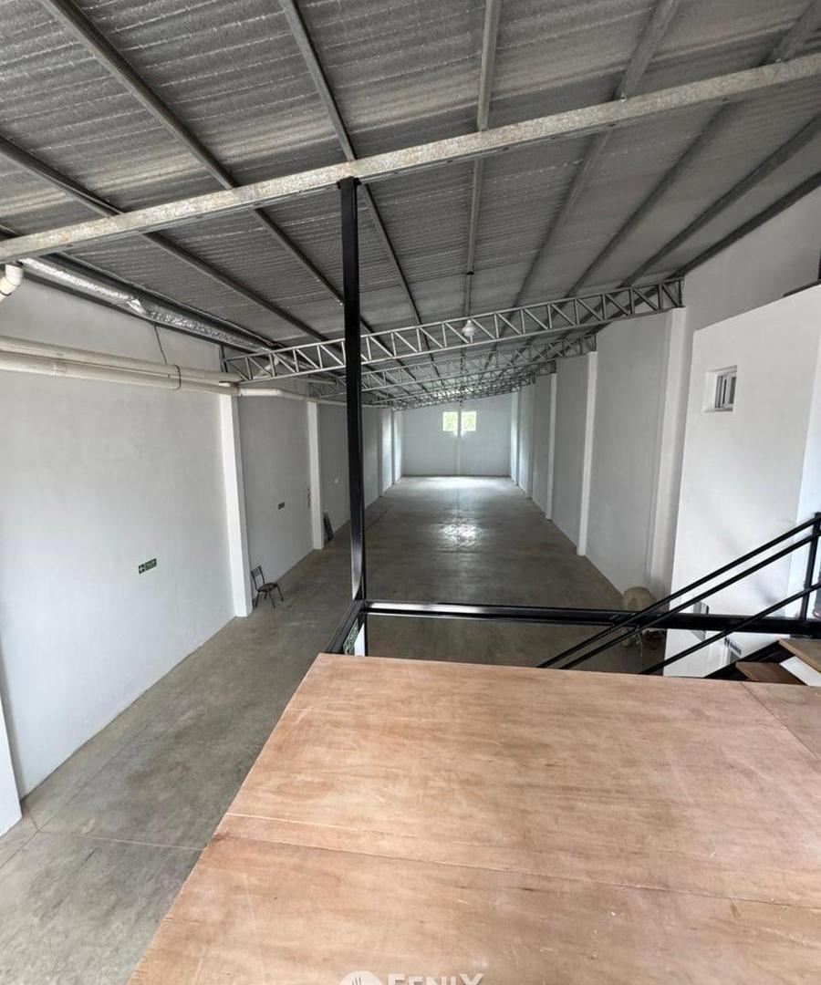 Foto de LCF A196 - GALPÓN - AV. SAN MARTÍN ENTRE AV. SANTA CRUZ Y CMTE, imagen 2