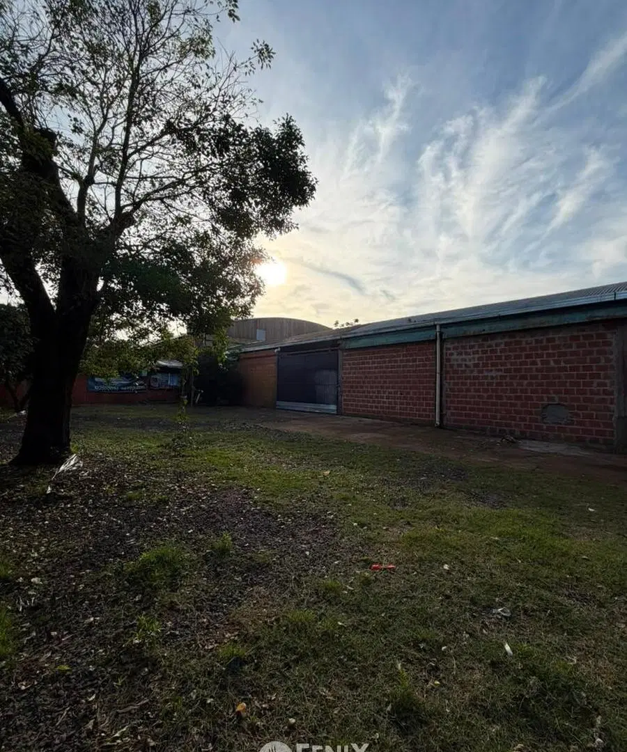 LCF A197 - GALPÓN - AV. ALICIA MOREAU DE JUSTO Y CABRERA 4