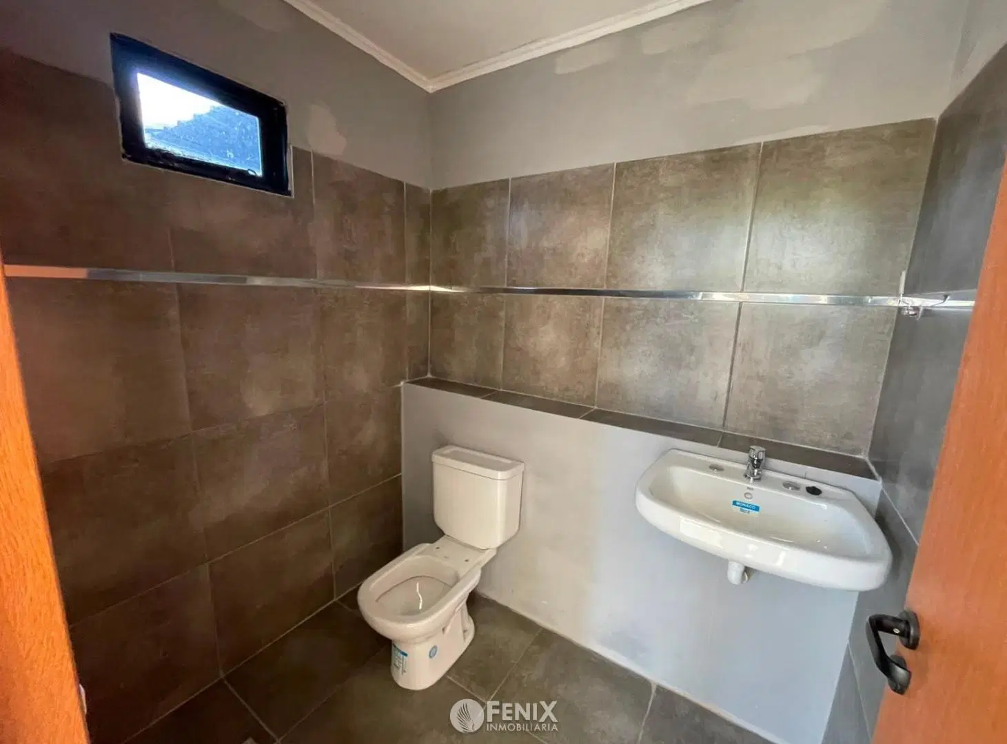 LCF A198 - LOCAL COMERCIAL - AV. SANTA CATALINA 1