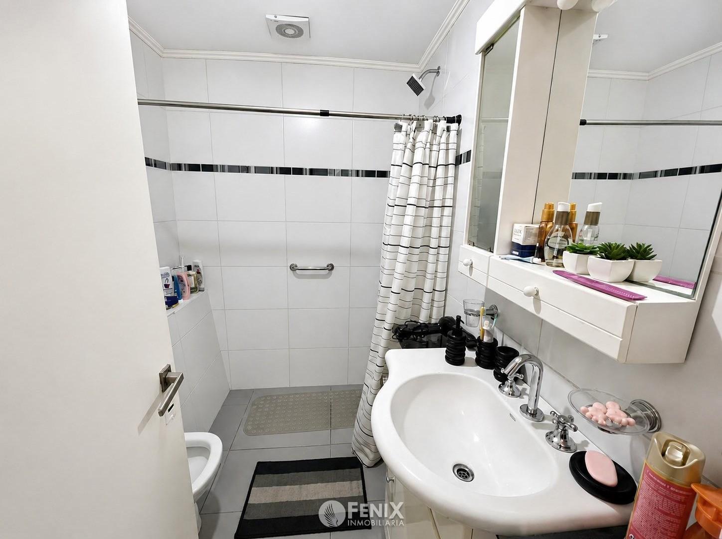 Foto de CASA EN VENTA DE 3 DORMITORIOS - AV. ALMTE. BROWN Y SAN MARTÍN - AMPLIO, imagen 2