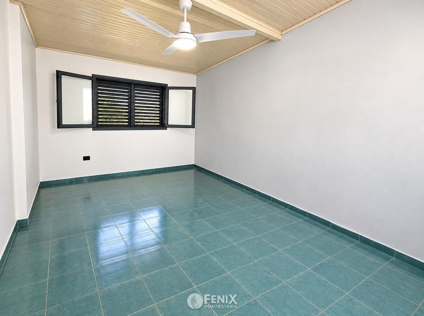 Foto de DÚPLEX EN VENTA DE 4 DORMITORIOS CON PATIO - AV. VIVANCO Y LÓPEZ Y, imagen 3