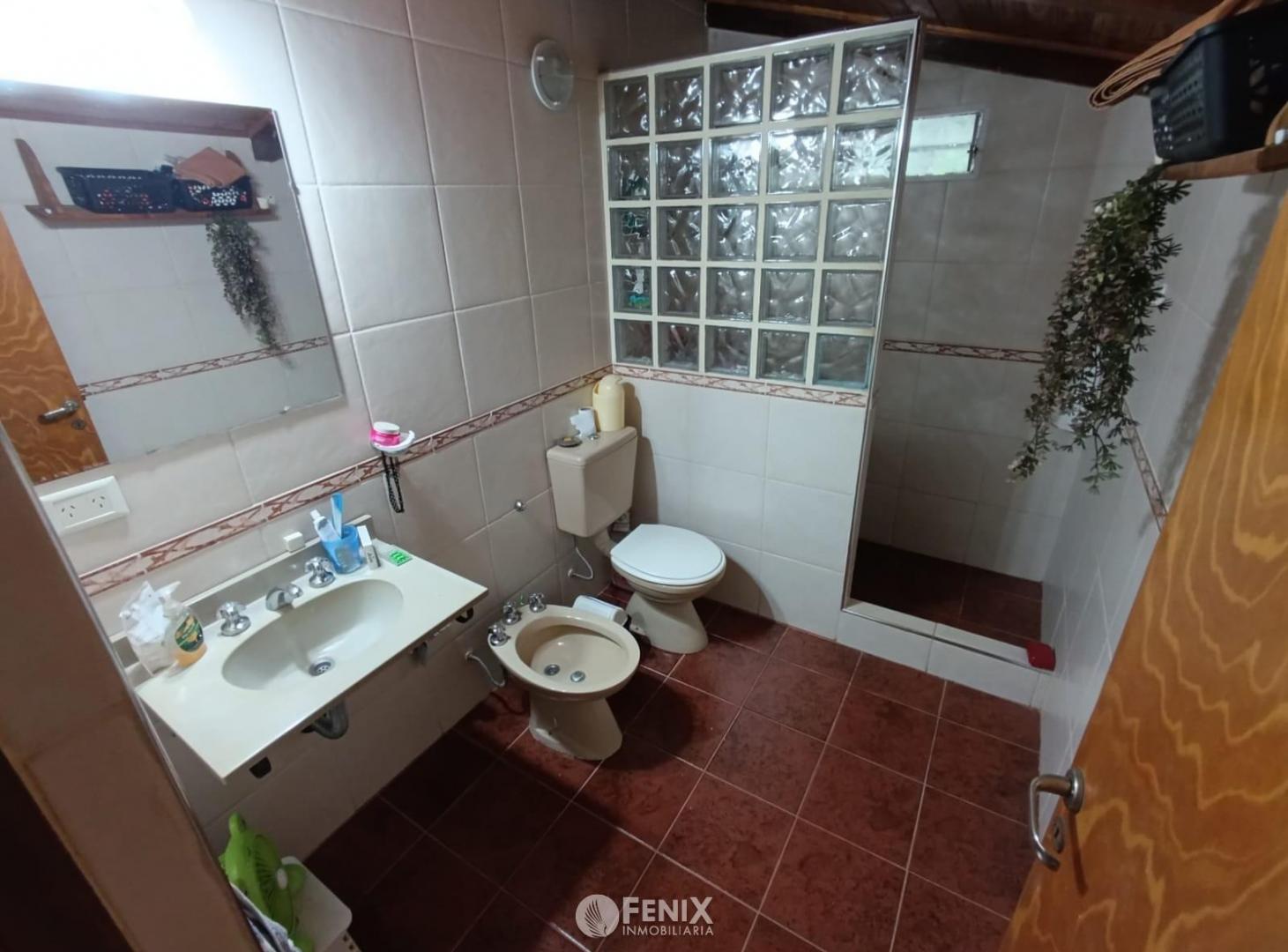 Foto de CASA EN VENTA DE 4 DORMITORIOS CON LOCAL COMERCIAL - AV. BOUCHARDO Y, imagen 4