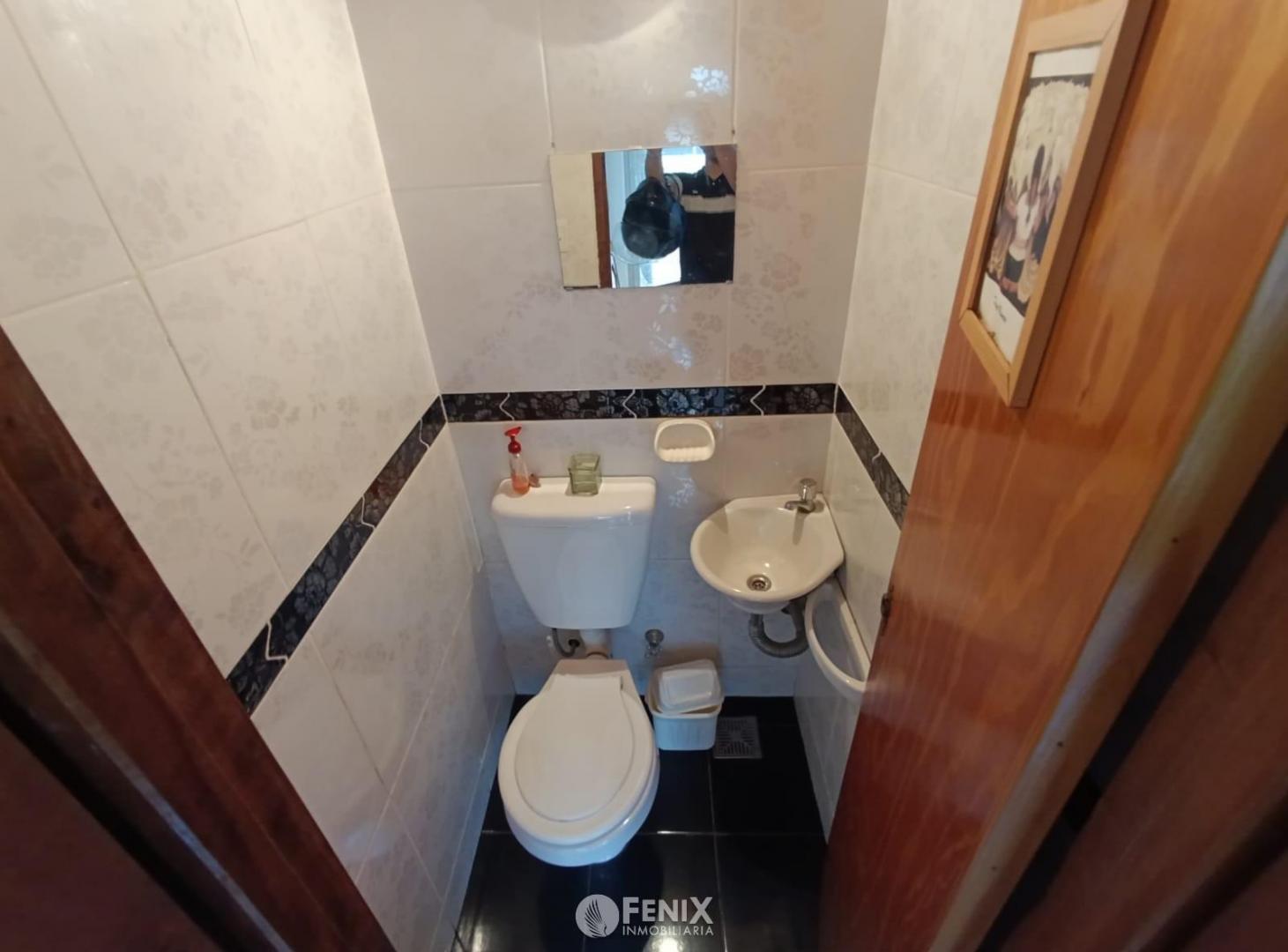 Foto de CASA EN VENTA DE 4 DORMITORIOS CON LOCAL COMERCIAL - AV. BOUCHARDO Y, imagen 2