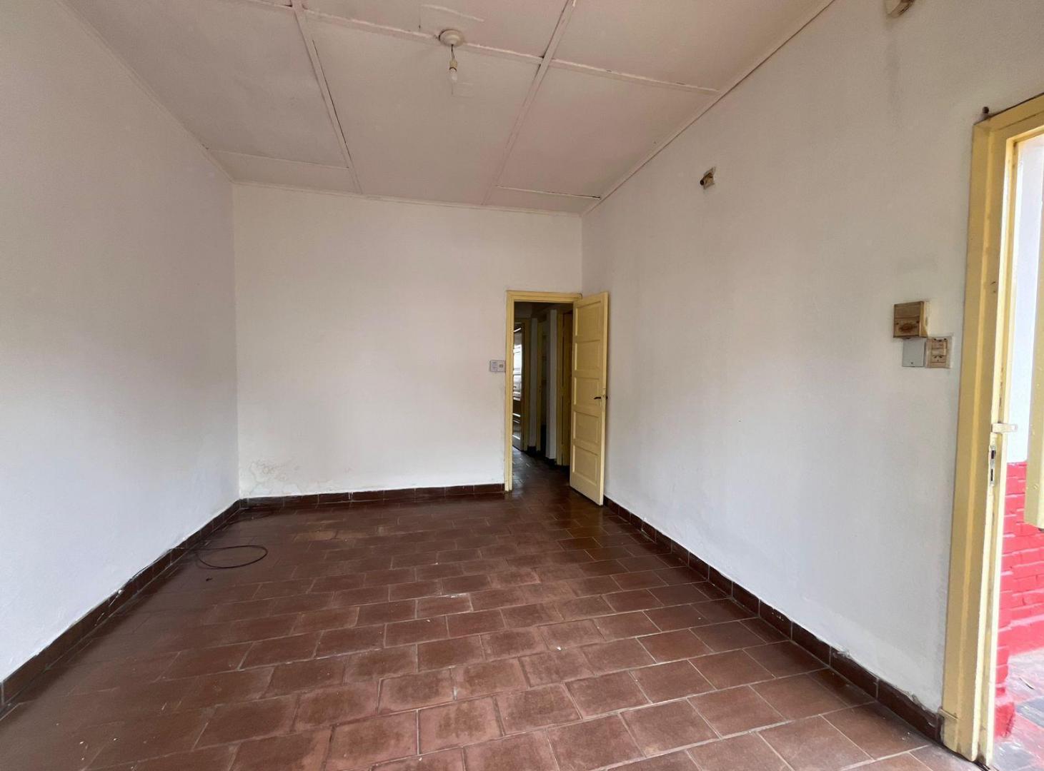 Foto de CF1346 - CASA ANTIGUA EN VENTA - RIVADAVIA CASI TUCUMÁN, imagen 4
