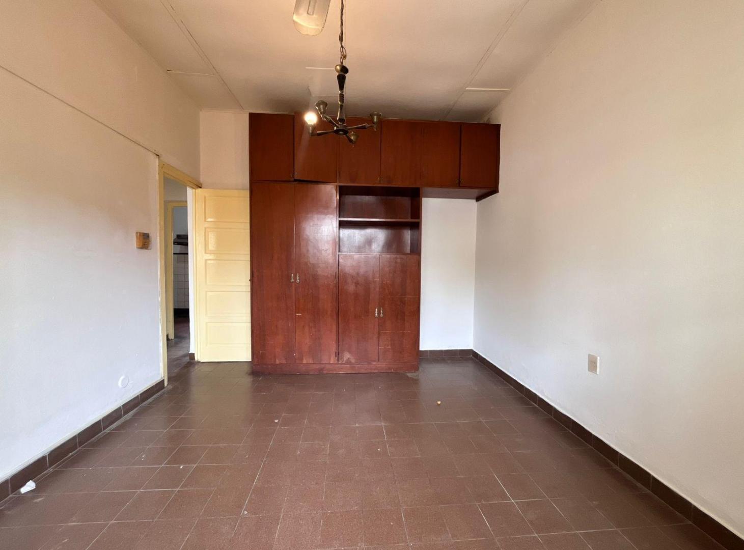 Foto de CF1346 - CASA ANTIGUA EN VENTA - RIVADAVIA CASI TUCUMÁN, imagen 2