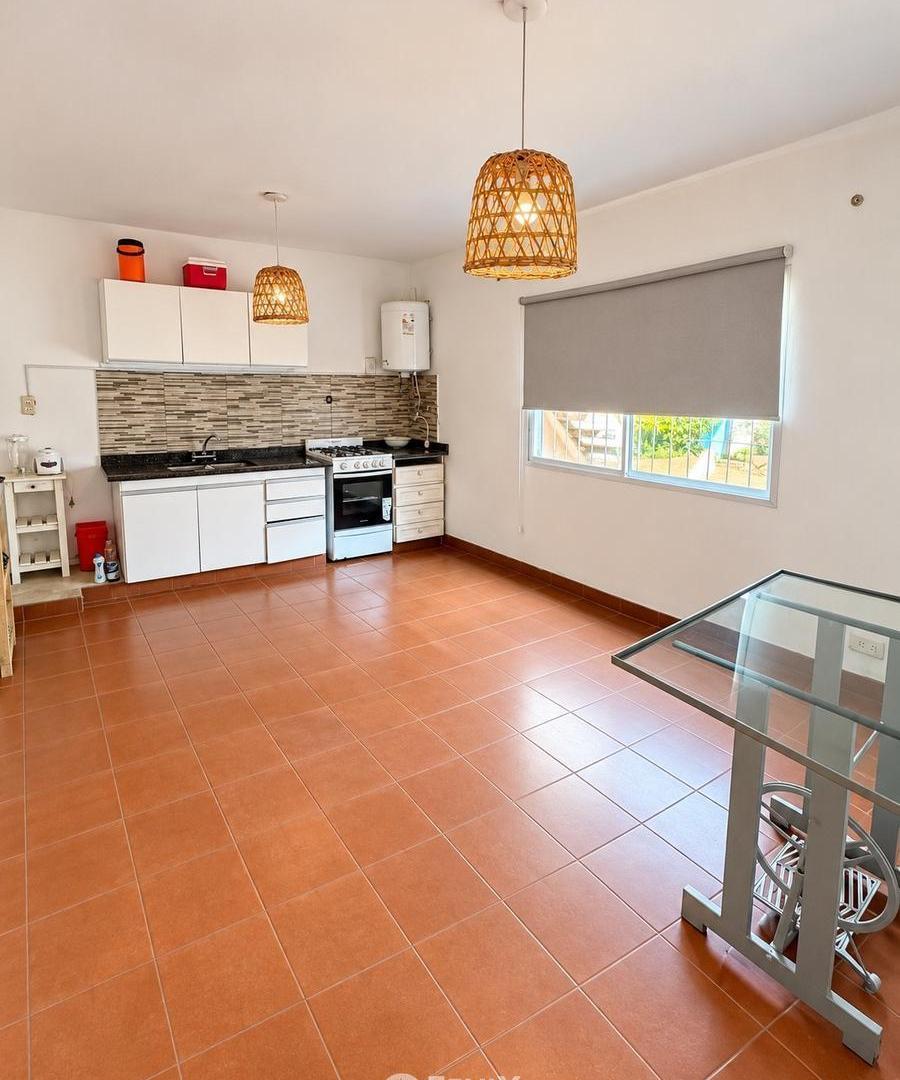 Foto de CASA EN VENTA DE 2 DORMITORIOS | CON LOCAL COMERCIAL - BOLÍVAR Y 3 DE, imagen 5