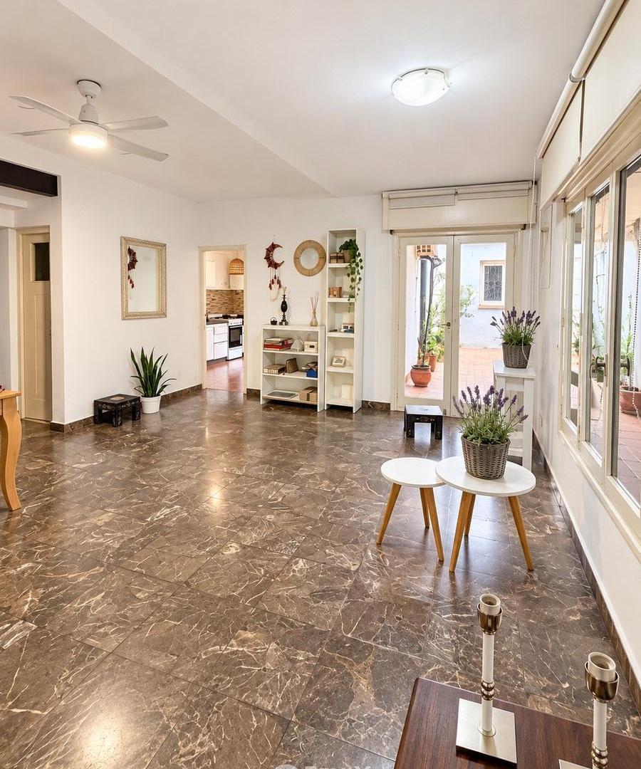 Foto de CASA EN VENTA DE 2 DORMITORIOS | CON LOCAL COMERCIAL - BOLÍVAR Y 3 DE, imagen 2