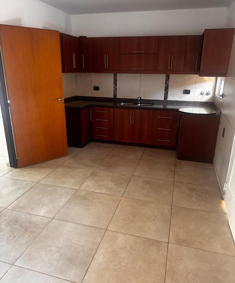 Foto de CASA EN VENTA DE 3 DORMITORIOS | TIPO DÚPLEX - BARRIO BELGRANO (CF1417), imagen 2