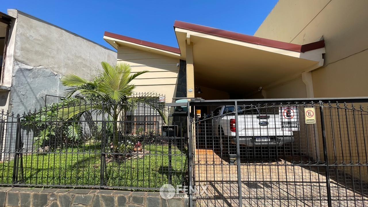 Foto de CASA CÉNTRICA EN VENTA DE 2 DORMITORIOS CON COCHERA (CF1406), imagen 1