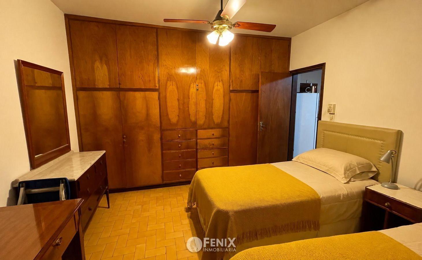 Foto de CASA CÉNTRICA EN VENTA DE 2 DORMITORIOS CON COCHERA (CF1406), imagen 2
