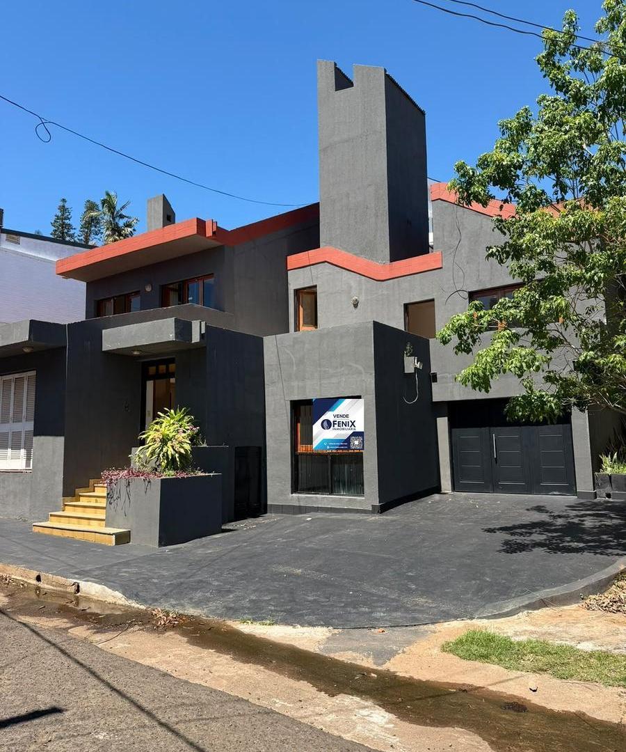 Foto de CASA EN VENTA EN ESQUINA DE 3 DORMITORIOS - COSTANERA - 3 PLANTAS, imagen 1