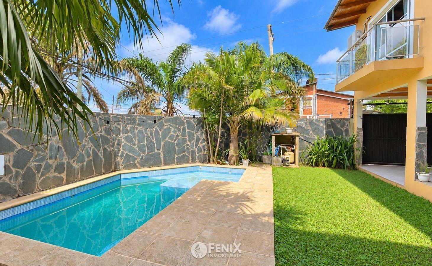 CASA EN VENTA DE 3 DORMITORIOS - BARRIO ALTA GRACIA - DOS PLANTAS, PISCINA (CF1425)