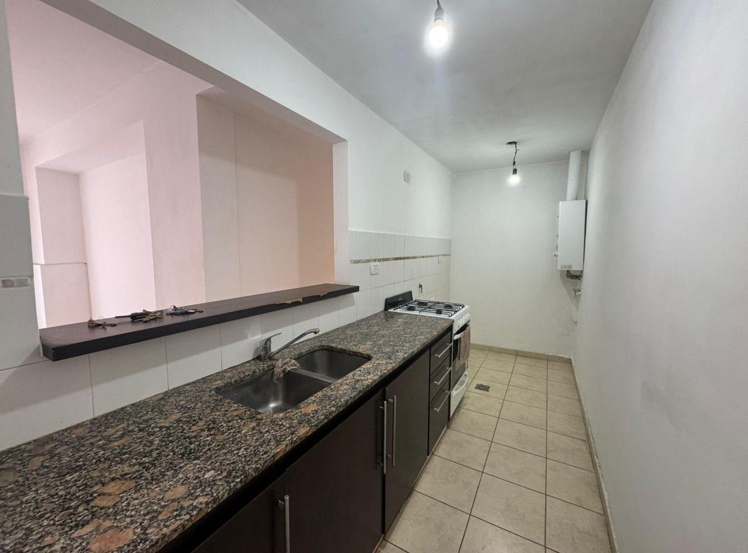 Foto de Departamento de dos dormitorios c/ patio en alquiler - La Plata, imagen 2