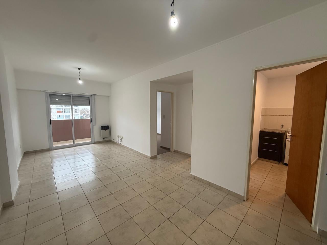 Foto de Departamento de un dormitorio con balcón en alquiler La Plata, imagen 1