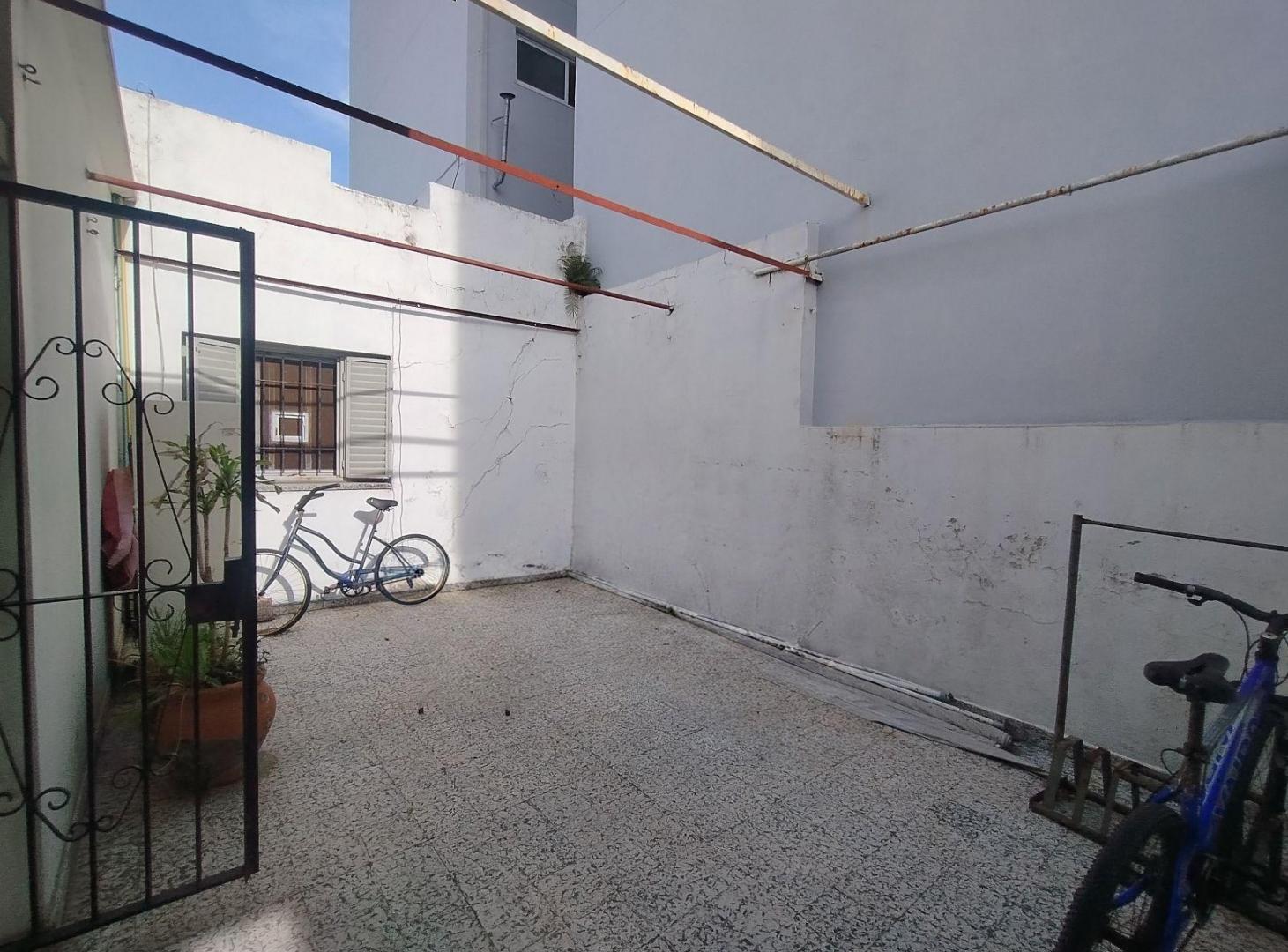 Foto de Casa en venta dos dormitorios seis ambientes La Plata- Barrio Norte, imagen 3