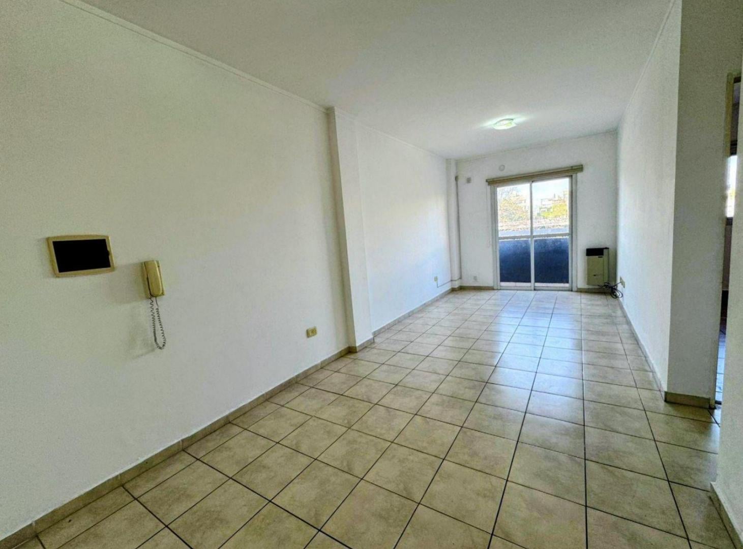 Foto de Departamento de un dormitorio con balcón en venta La Plata, imagen 1