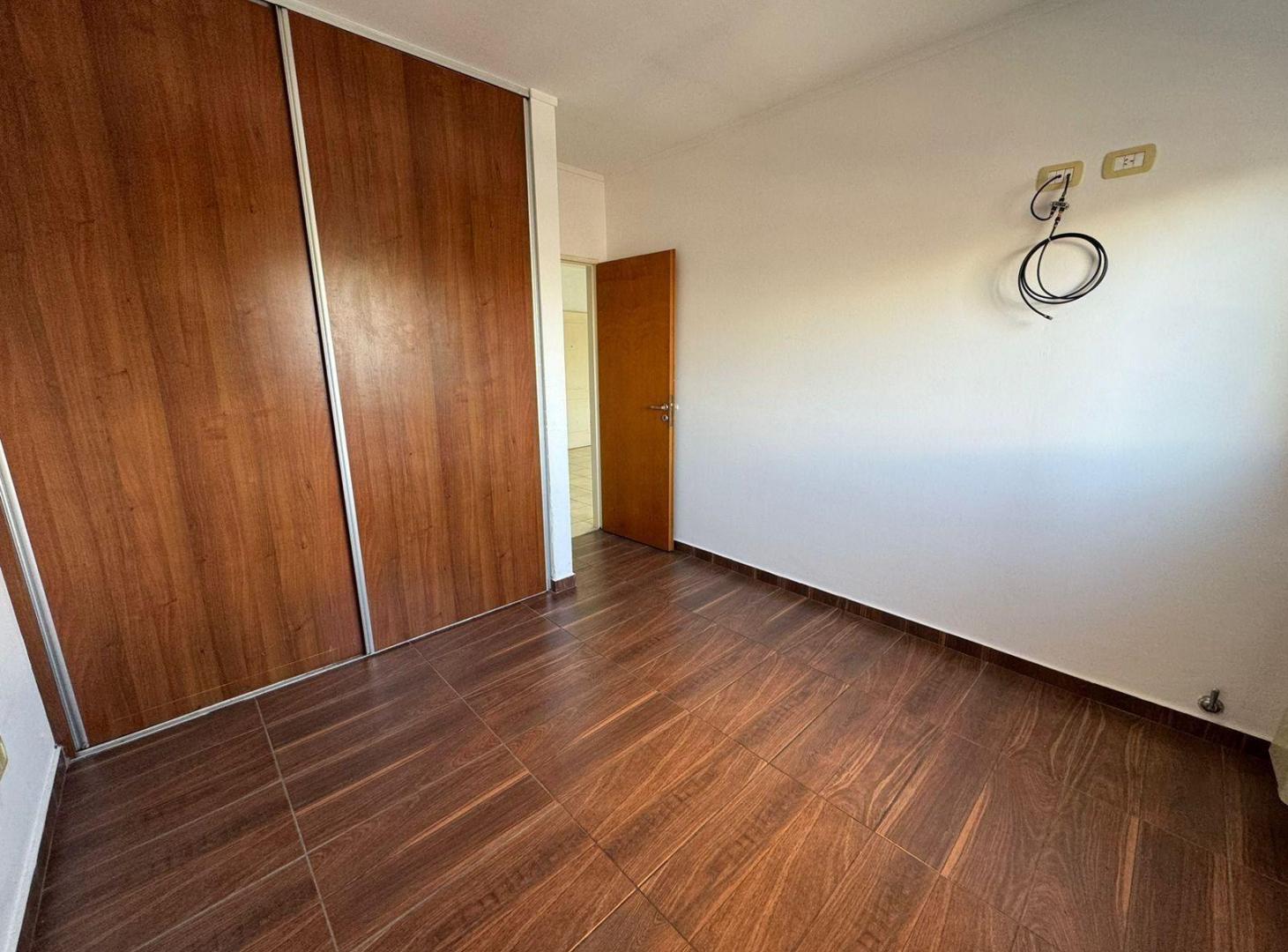 Foto de Departamento de un dormitorio con balcón en venta La Plata, imagen 3