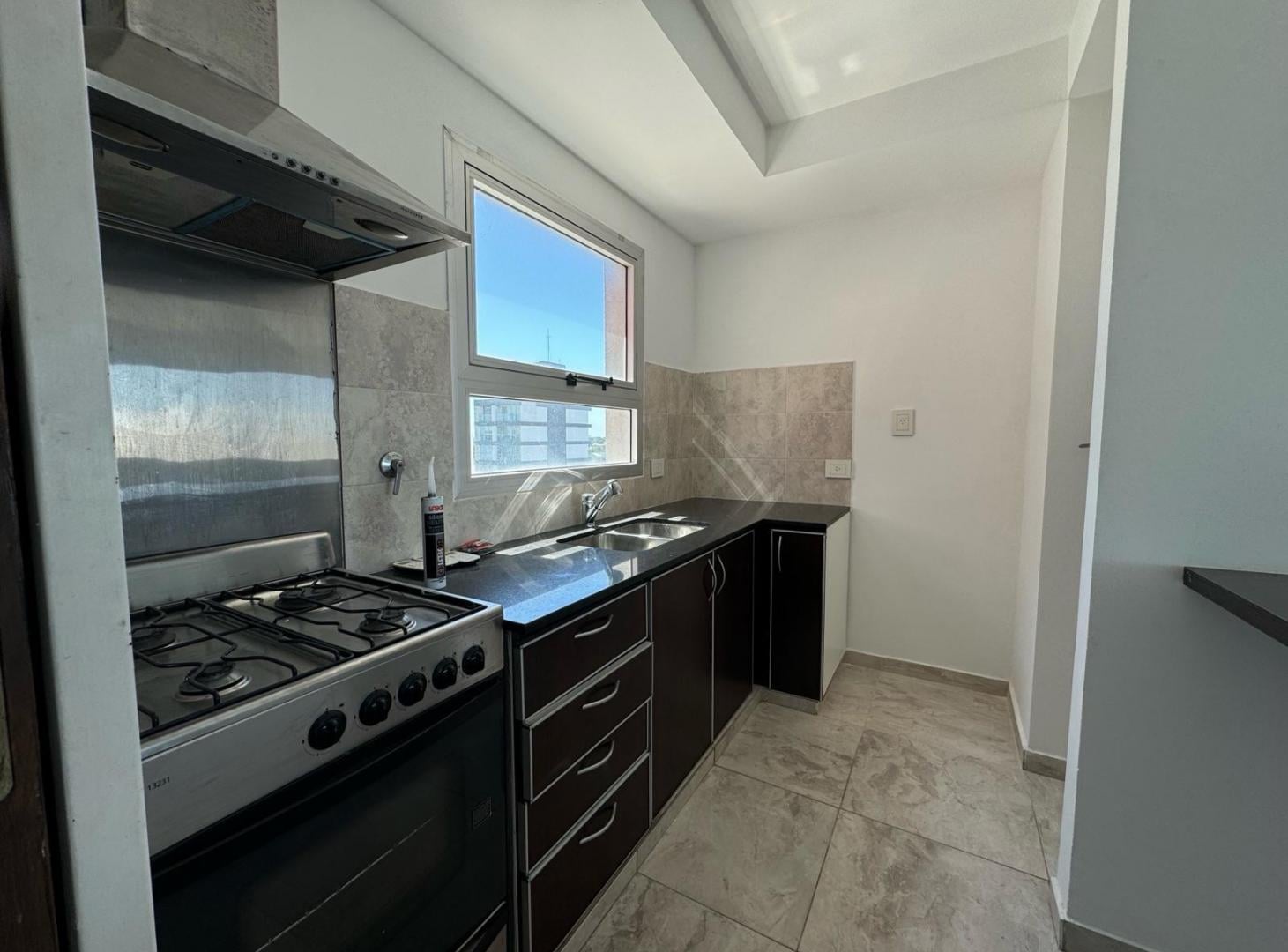 Foto de Hermoso departamento de dos dormitorios en alquiler - La Plata, imagen 3