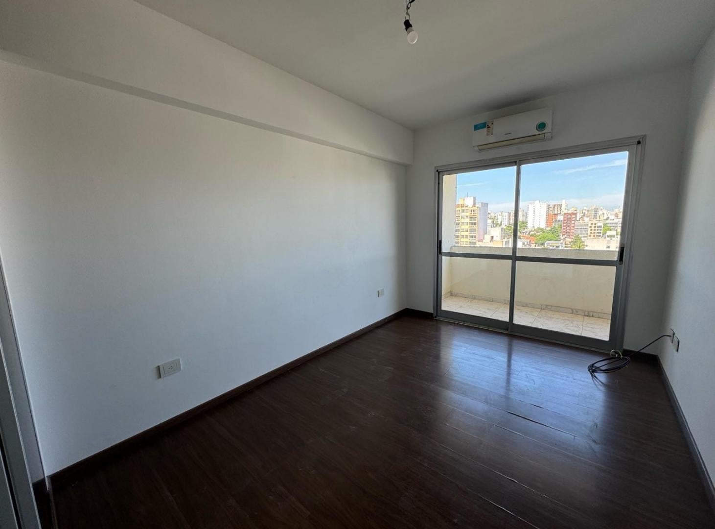 Foto de Hermoso departamento de dos dormitorios en alquiler - La Plata, imagen 2