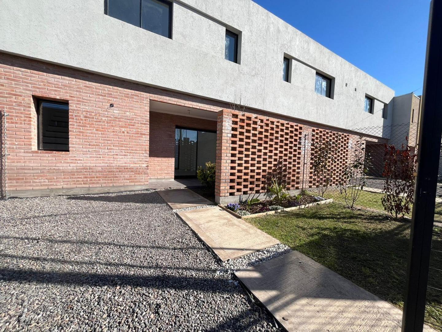 EN VENTA - CASA DÚPLEX A ESTRENAR EN TIERRA NUEVA–FISHERTON