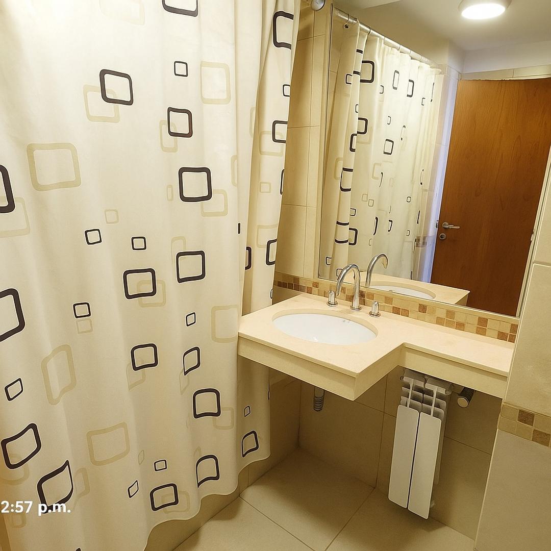 Foto de ¡En la mejor zona de Rosario! Moderno, 2 baños completos., imagen 4