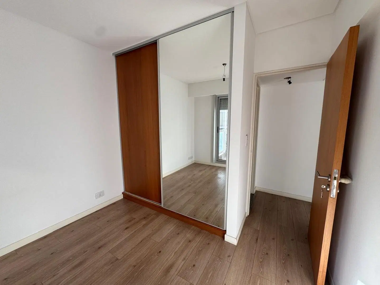 Paraguay esquina Urquiza - Una habitación 2