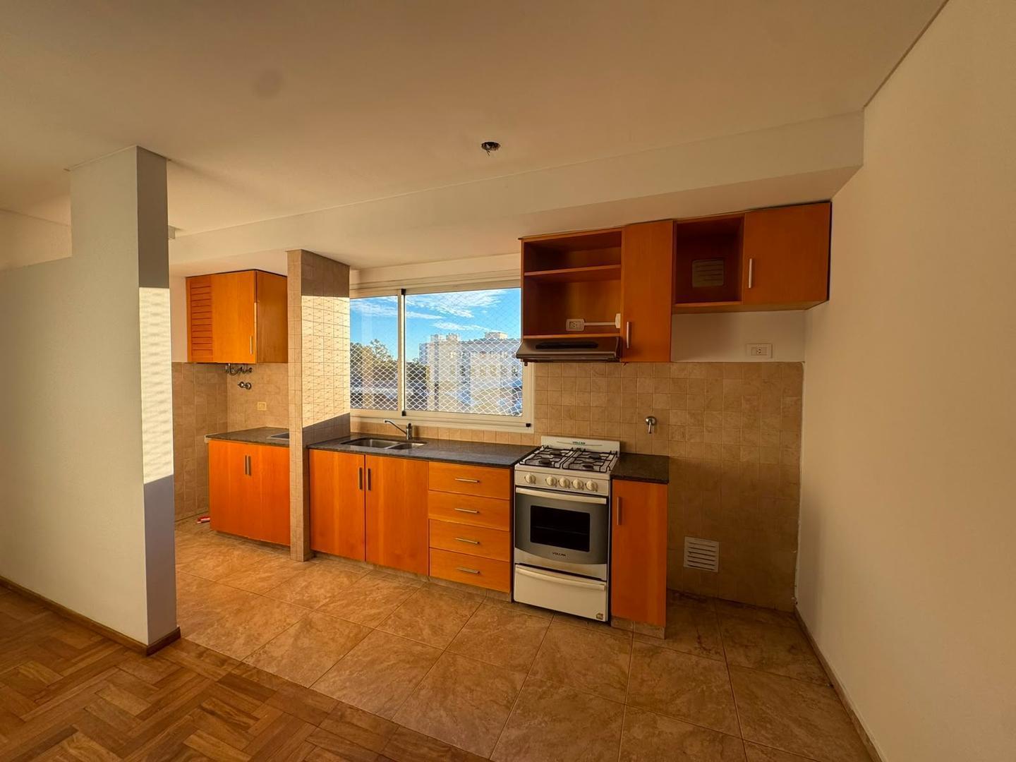 Foto de AMPLIO DEPARTAMENTO DE DOS HABITACIONES - PISO EXCLUSIVO, imagen 3