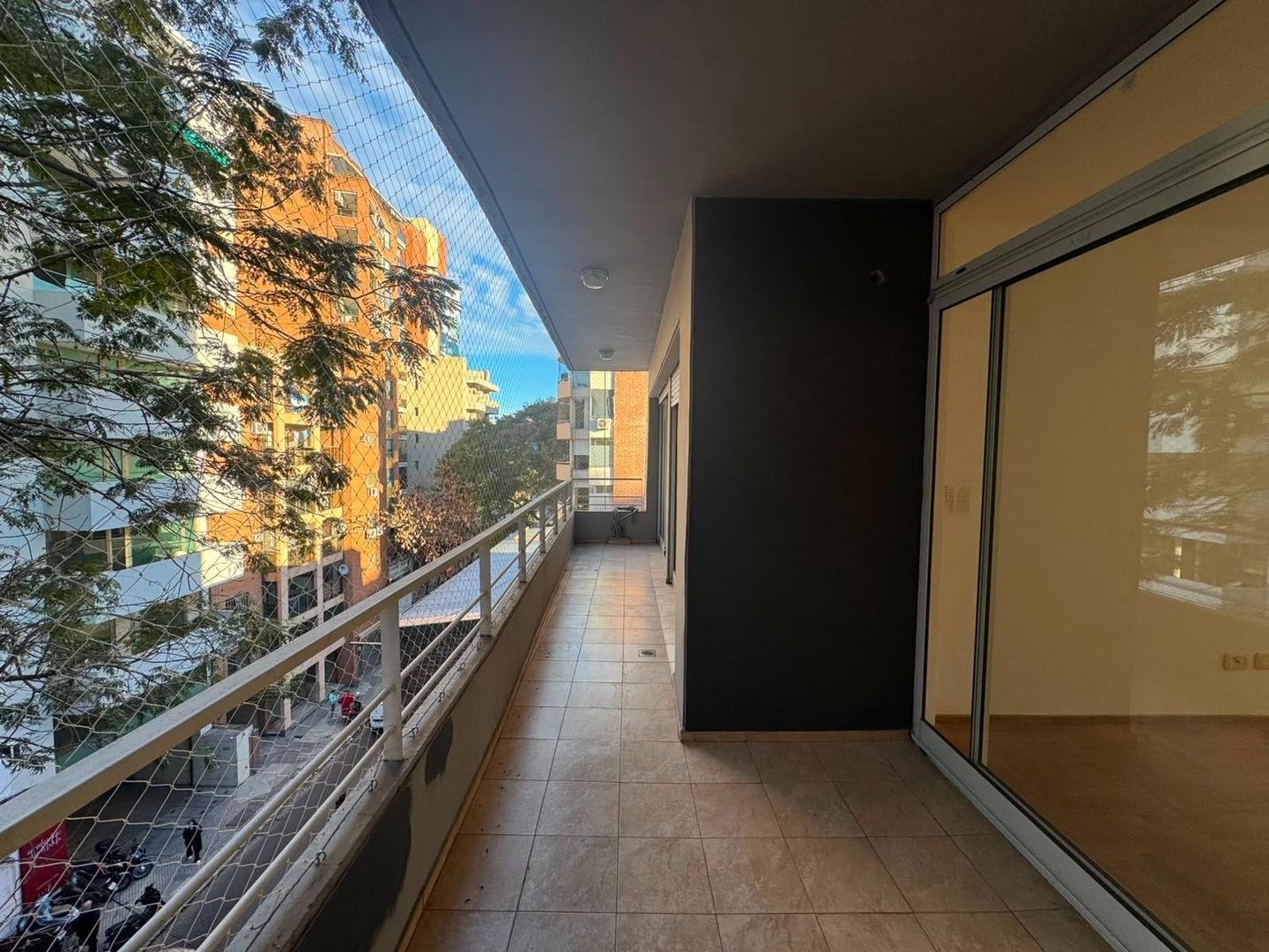 Foto de AMPLIO DEPARTAMENTO DE DOS HABITACIONES - PISO EXCLUSIVO, imagen 2