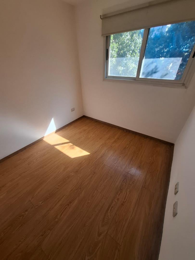 Foto de Departamento de un dormitorio con balcón al frente., imagen 3