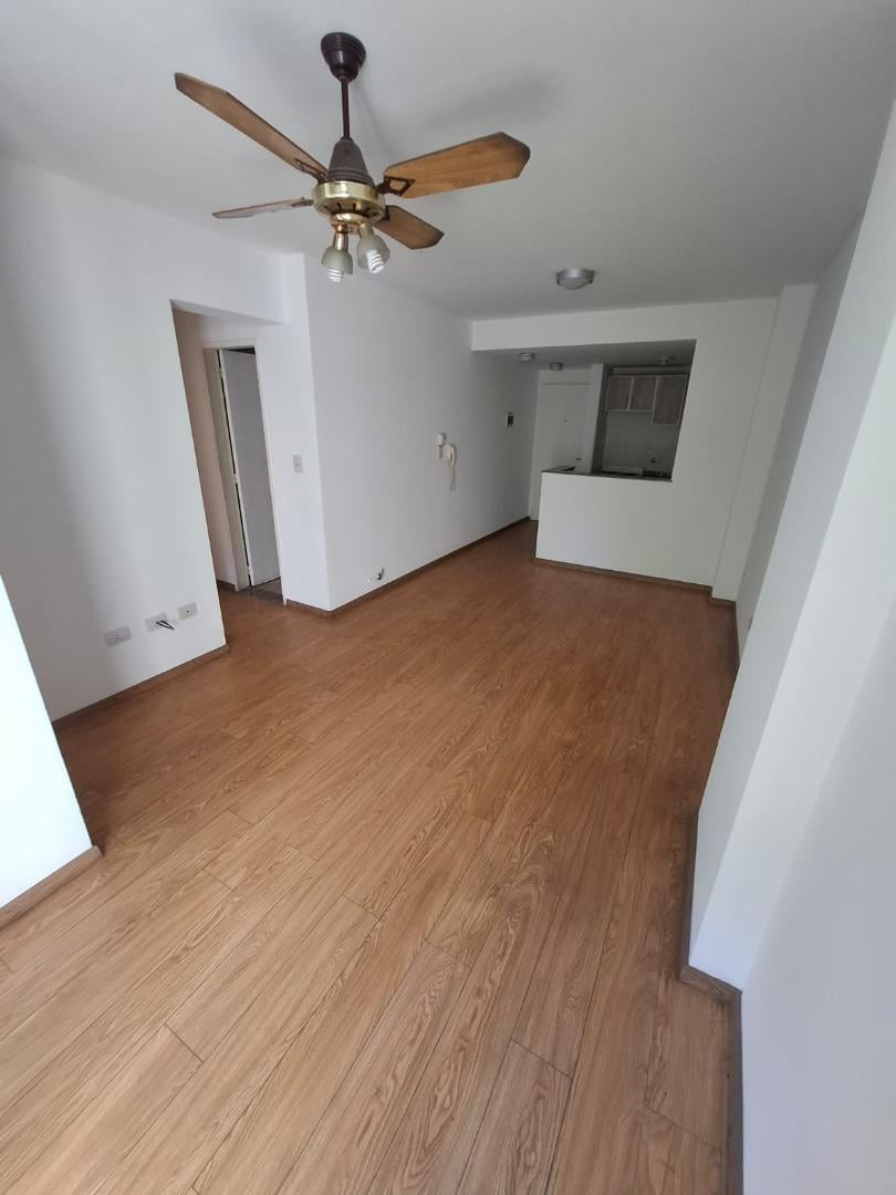 Foto de Departamento de un dormitorio con balcón al frente., imagen 4